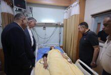 بدوي وجبران يطمئنان علي الناجين من حادث بارج خليج السويس