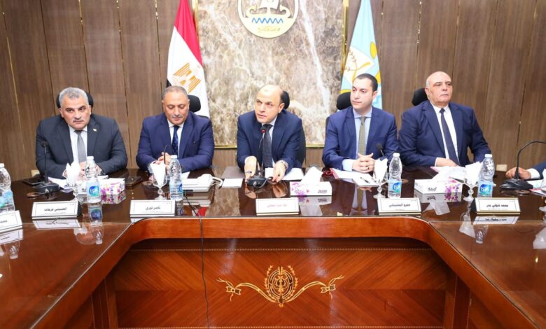 محافظ كفرالشيخ يناقش جهود تطوير وتطهير وتكريك بحيرة البرلس