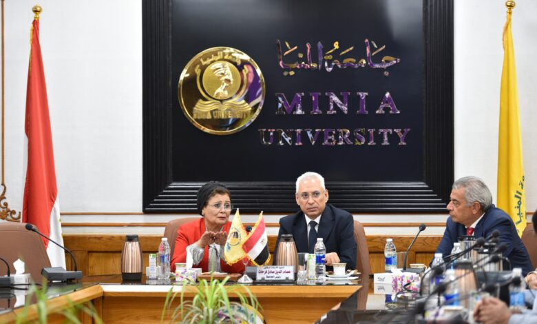 نائب وزير الصحة والسكان تبحث مع رئيس جامعة المنيا خفض معدلات الولادة القيصرية