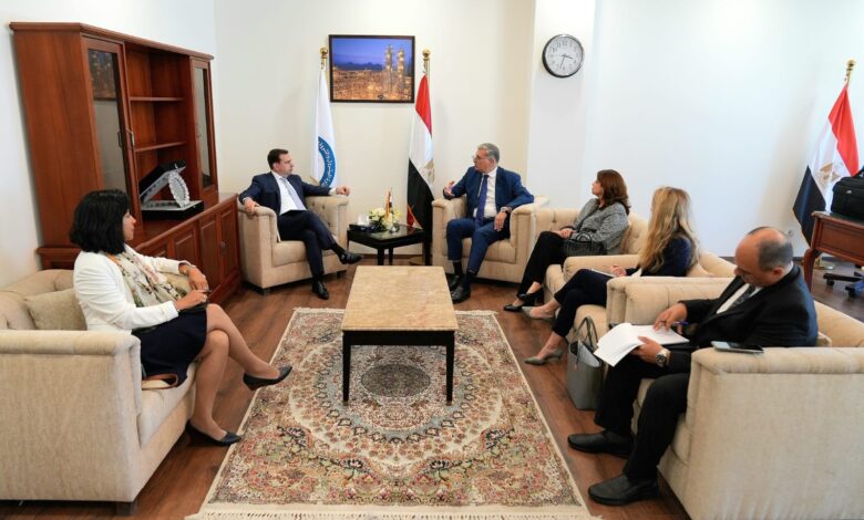 وزير البترول يستقبل وفدا رفيع المستوى من شركة شل العالمية