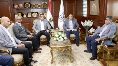محافظ بني سويف يستقبل وزير الإسكان والمرافق في بداية زيارته للمحافظة