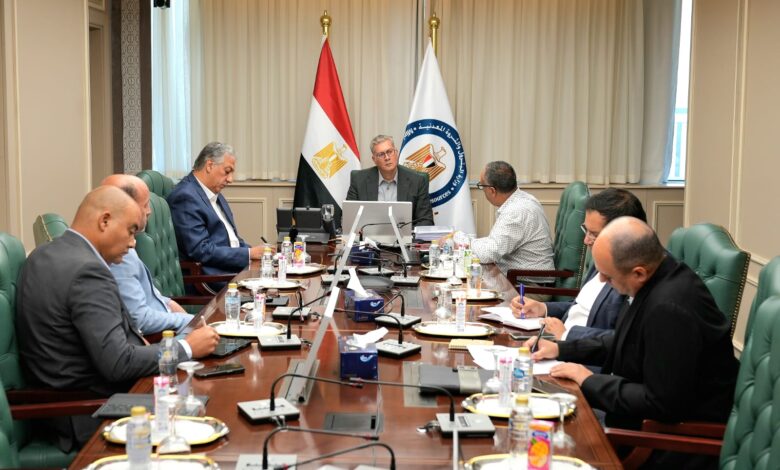 وزير البترول يتابع إجراءات العثور علي المفقودين بحادث البارج البحري والتعامل مع تداعياته