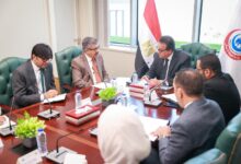 وزير الصحة يلتقي السفير الباكستاني لبحث التعاون في مبادرات الصحة العامة