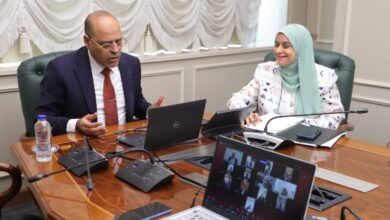 وزير العمل يوجه أعضاء مكاتب التمثيل بالخارج بتوفير فرص عمل للشباب