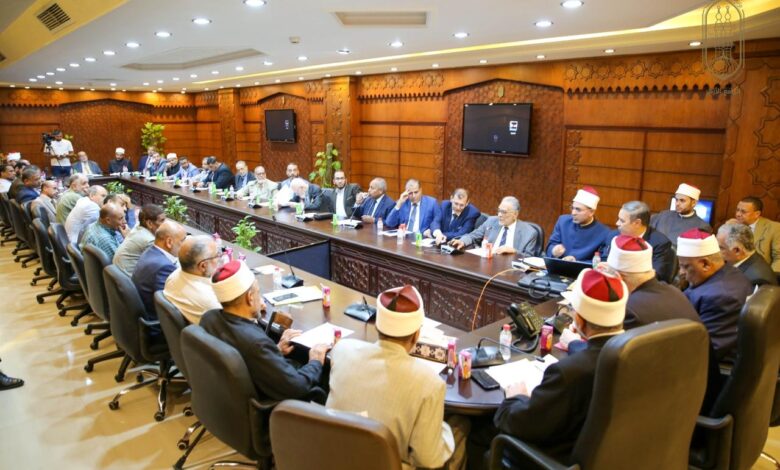 وكيل الأزهر يعقد اجتماعًا لتدشين اللجنة العلمية لأعمال الرواق الأزهري