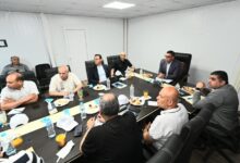وزير الإسكان يعقد اجتماعا مع الشركات العاملة بمشروع «صواري» بالإسكندرية