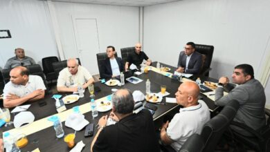 وزير الإسكان يعقد اجتماعا مع الشركات العاملة بمشروع «صواري» بالإسكندرية