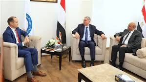 وزير البترول يبحث خطط التوسع فى انتاج الغاز والبترول بالصحراء الغربية مع شركة أباتشي الأمريكية