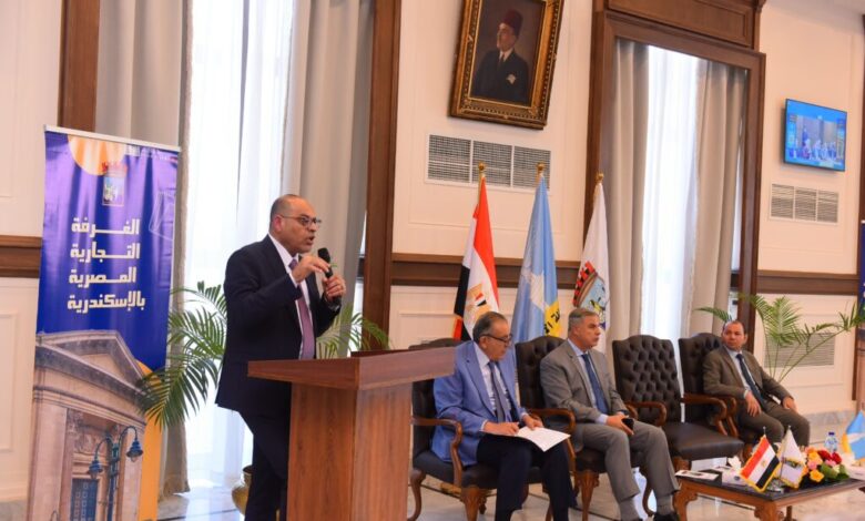 وزير العمل ومحافظ الإسكندرية يفتتحان ندوة تثقيفية حول قانون العمل الجديد