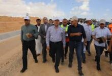 وزير الصناعة والنقل في مواقع العمل بمشروع الخط الأول من شبكة القطار الكهربائي السريع
