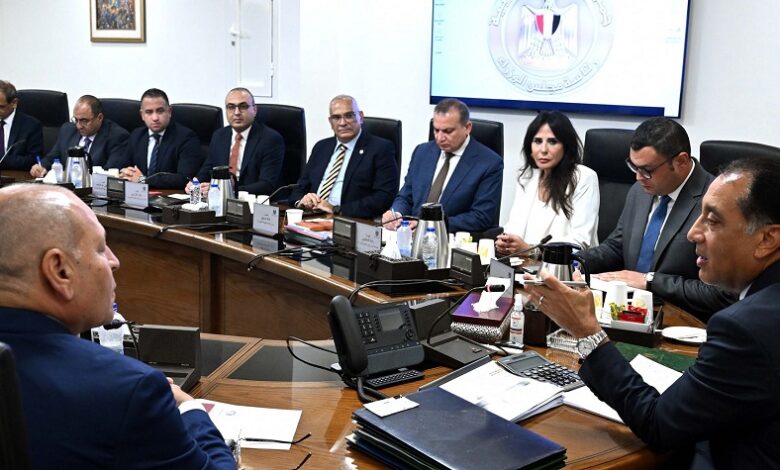 رئيس الوزراء يستعرض الفرص الاستثمارية ببعض الأراضي الفضاء على كورنيش النيل