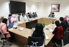 نائب وزير الصحة والسكان يعقد اجتماعًا مع قيادات الوزارة لتعزيز الحوكمة والمؤسسية