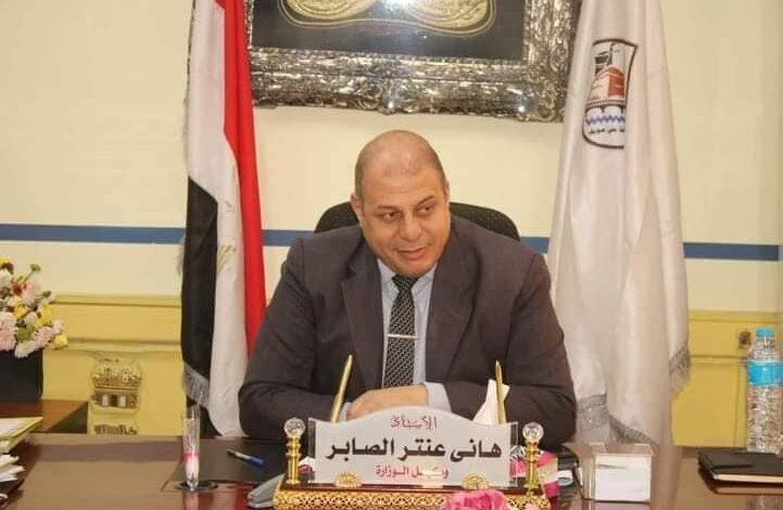 «تعليم قنا» يقدم العزاء في معلم اللغة الإنجليزية الذي توفى بلجان الثانوي