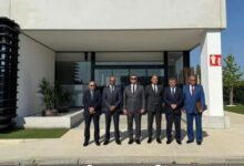 وزير الإسكان يصل مدينة برشلونة الإسبانية ويلتقي مسئولي شركتي (DUPONT) و(IETOS)