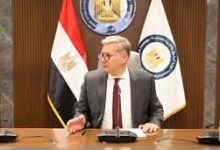 وزير البترول يتقدم بالشكر والتقدير للمحاسب أشرف قطب تقديراً لجهوده المخلصة خلال فترة عمله