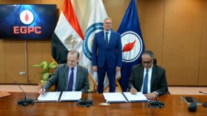 وزارة البترول توقع 3 اتفاقيات جديدة للبحث عن البترول والغاز