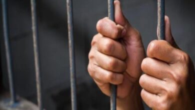 عاطل يعتدى على والدته بالضرب فى شبراالخيمة لرفضها منحه أموال لتعاطى المخدرات