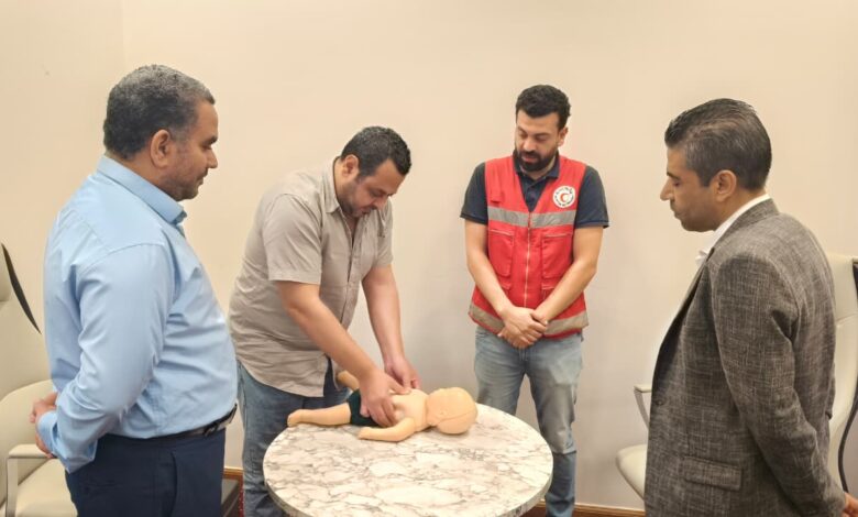 الصحة تُكمل المرحلة السادسة من تدريب العاملين على أجهزة إزالة الرجفان القلب