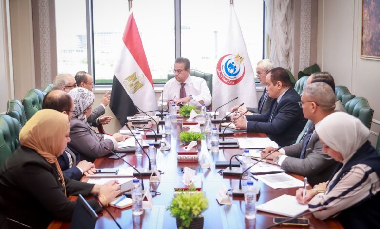 وزير الصحة يتابع آليات تسوية مديونيات منظومة الشراء الموحد