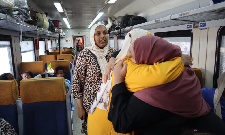 سكك حديد مصر تُسيّر الرحلة السادسة عشر لقطارات العودة الطوعية للأشقاء السودانيين إلى وطنهم