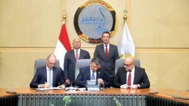 وزير الصناعة والنقل يشهد توقيع :توقيع : 3 عقود بين الهيئة القومية للانفاق وشركة كاف الاسبانية
