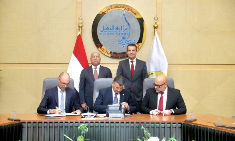 وزير الصناعة والنقل يشهد توقيع :توقيع : 3 عقود بين الهيئة القومية للانفاق وشركة كاف الاسبانية