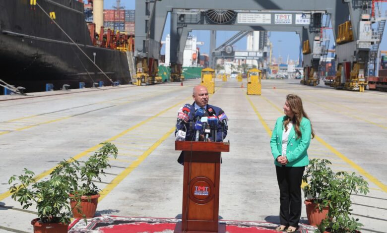 وزير الصناعة والنقل و سفيرة أمريكا لدي مصر يعقدان مؤتمراً صحفياً بمحطة تحيا مصر