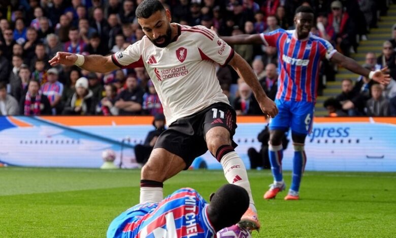 اول هزيمة فريق ليفربول ، على يد مضيفه كريستال بالاس (1-2)