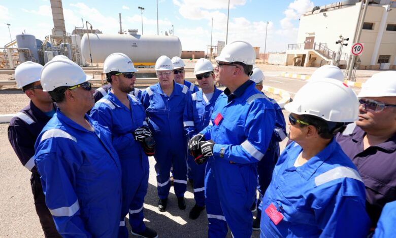 وزير البترول يتفقد موقع إنتاج الغاز لشركة شمال سيناء بالبحر المتوسط