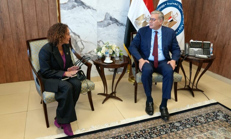 وزير البترول يبحث مع فالكو الأمريكية خطط التوسع واستخدام الطاقة المتجددة