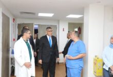 محافظ الجيزة يغير مسار جولته ويفاجئ مستشفى أبو النمرس المركزي