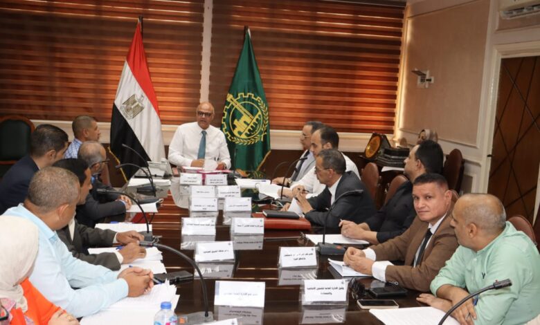 محافظ القليوبية يترأس اجتماع المناطق الصناعية ويوجه بالتيسير على المستثمرين