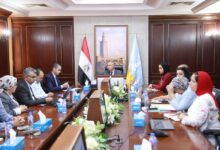 نائب وزير الصحة يبحث مع محافظ الإسكندرية تطوير الخدمات الصحية وإدراج المحافظة ضمن منظومة التأمين الصحي الشامل