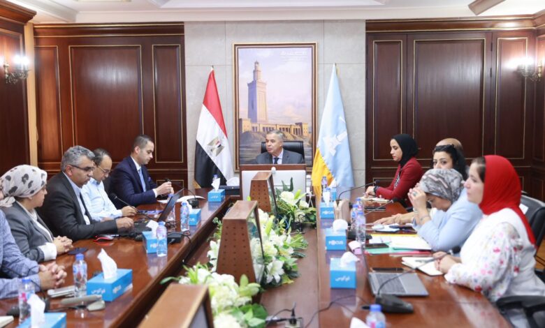 نائب وزير الصحة يبحث مع محافظ الإسكندرية تطوير الخدمات الصحية وإدراج المحافظة ضمن منظومة التأمين الصحي الشامل