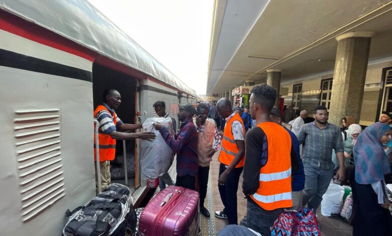 سكك حديد مصر تسيّر الرحلة الخامسة والعشرين ضمن مبادرة العودة الطوعية للأشقاء السودانيين