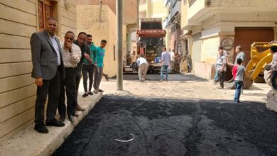 محافظ كفرالشيخ يتابع أعمال رصف شارع العباسي بسيدي سالم