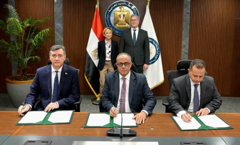 وزير البترول يشهد توقيع تمديد عقد تنمية حقل بلطيم شرق