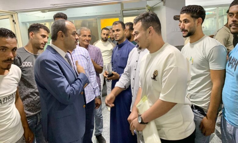 تسليم العقود لابناء الشرقية الراغبين فى السفر للخارج