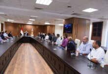 وزير العمل خلال لقائه ممثلي أصحاب الأعمال بمنطقة شق الثعبان