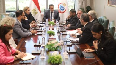 وزير الصحة يبحث مع «ميدترونيك» ميكنة منظومة تغيير الصمام الأورطي بالقسطرة (TAVI)