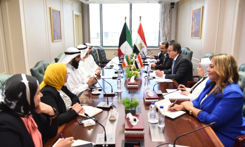 وزير الصحة يبحث مع نظيره الكويتي سبل تعزيز التعاون الصحي المشترك