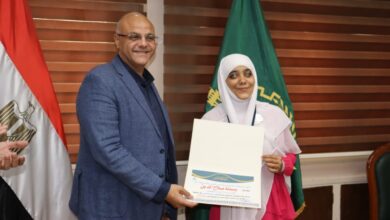 محافظ القليوبية .. يكرم "بسملة وتغريد" بعد فوزهما في "تحدي القراءة العربي"