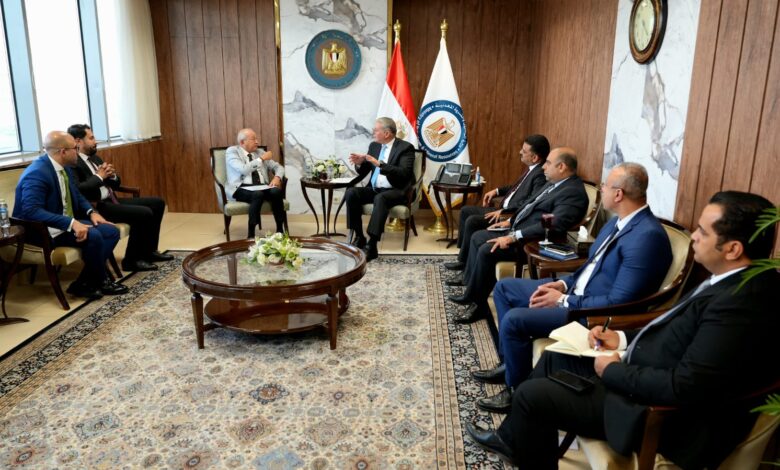 وزير البترول يبحث مع المهندس نجيب ساويرس تعزيز الاستثمارات في قطاع التعدين و التنقيب عن الذهب