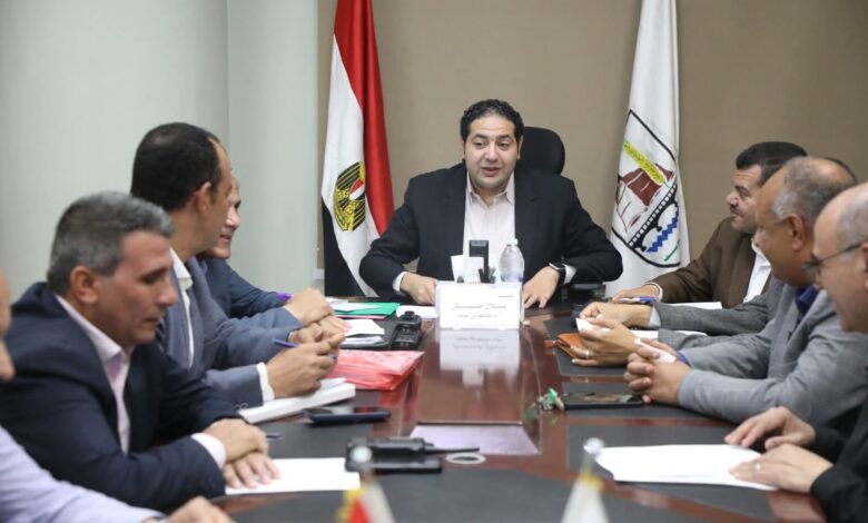 نائب محافظ بنى سويف : يعقد اجتماعًا لمناقشة عدد من ملفات التقنين