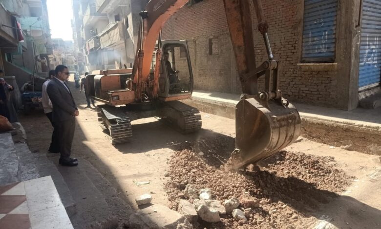 رفع طبقة الأسفلت المتهالكة بمنطقة سنترال قلين بمساحة ٣٠٠٠م٢بكفر الشيخ