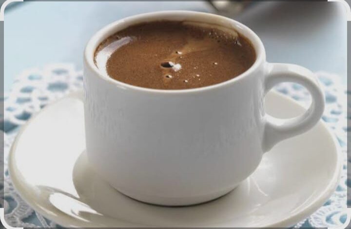 القهوة على الريق.. متعة صباحية أم خطر خفي؟