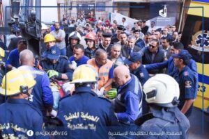 محافظ الإسكندرية يتابع تداعيات انهيار عقار بنطاق حى غرب