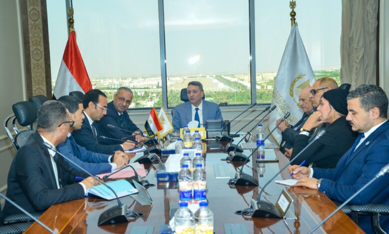 نائب وزير التموين يجتمع مع رئيس الشعبة العامة للمخابز للتأكيد على إنتظام المخابز البلدية