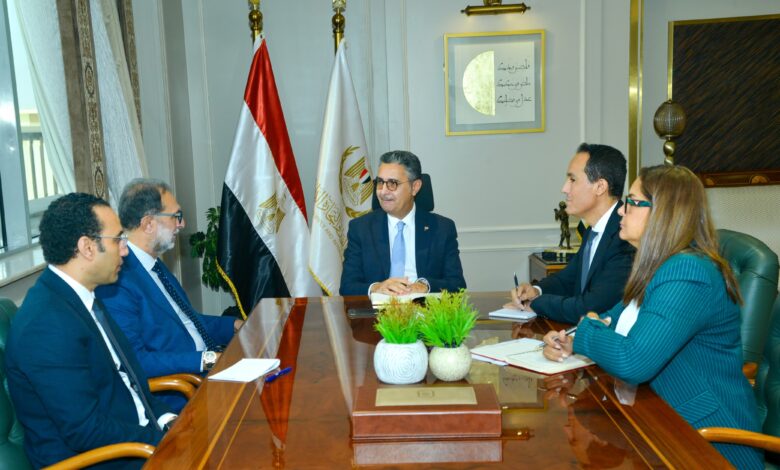 وزير التموين : يجتمع مع رئيس الهيئة القومية لسلامة الغذاء لمتابعة آليات الرقابة على الأسواق