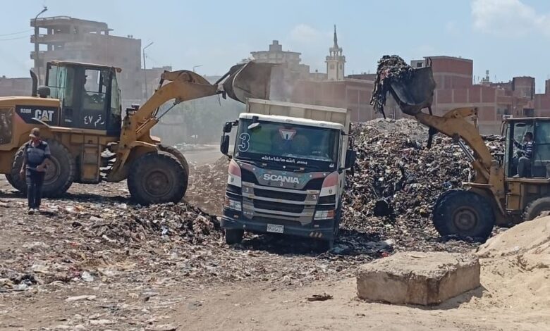 وحدة التدخل السريع بالشرقية ترفع ١٩ألف طن قمامة ومخلفات المبانى